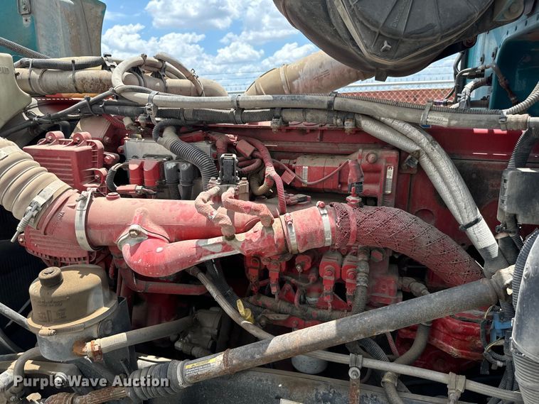 image for item NQ9619 2010 Peterbilt 386 semi truck