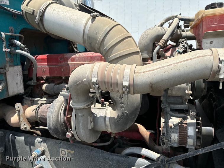 image for item NQ9619 2010 Peterbilt 386 semi truck