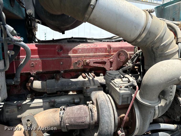 image for item NQ9619 2010 Peterbilt 386 semi truck