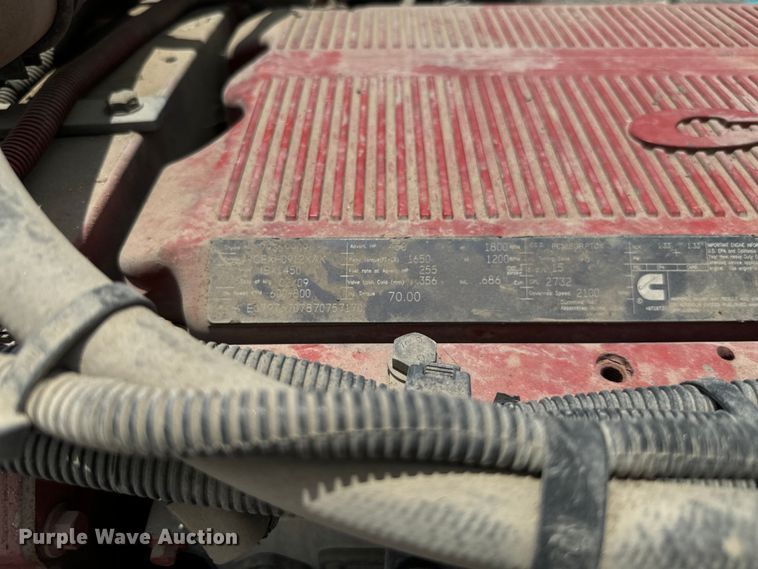 image for item NQ9619 2010 Peterbilt 386 semi truck