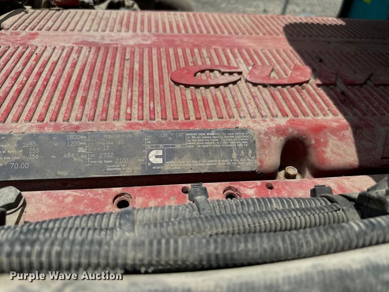 image for item NQ9619 2010 Peterbilt 386 semi truck