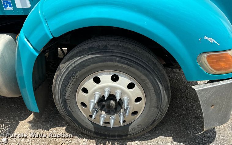 image for item NQ9619 2010 Peterbilt 386 semi truck