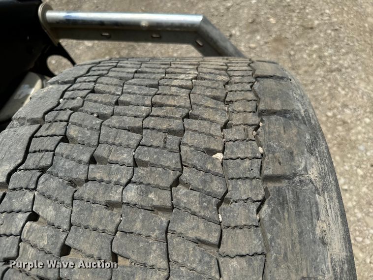 image for item NQ9619 2010 Peterbilt 386 semi truck