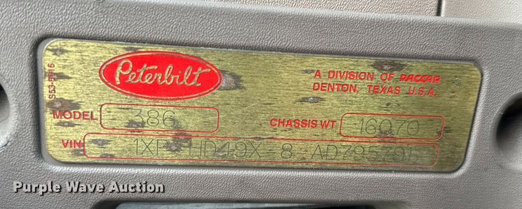 image for item NQ9619 2010 Peterbilt 386 semi truck
