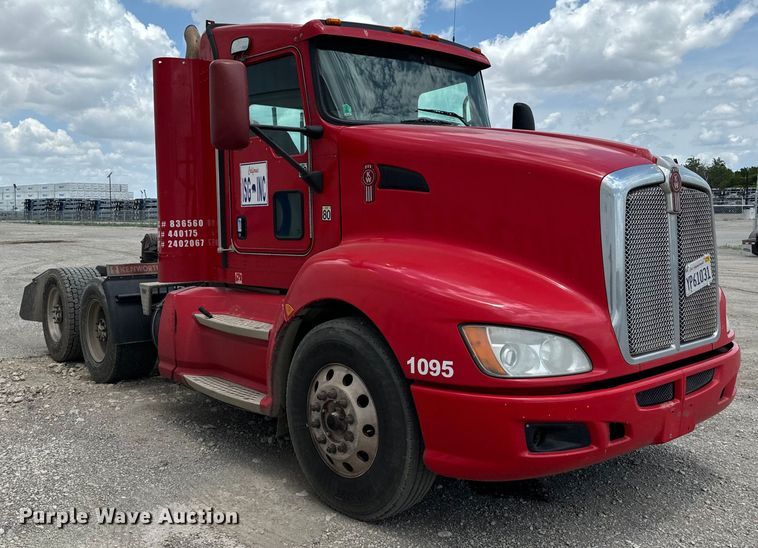 image for item NQ9620 2014 Kenworth T660 semi truck