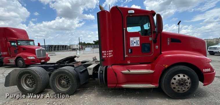 image for item NQ9620 2014 Kenworth T660 semi truck