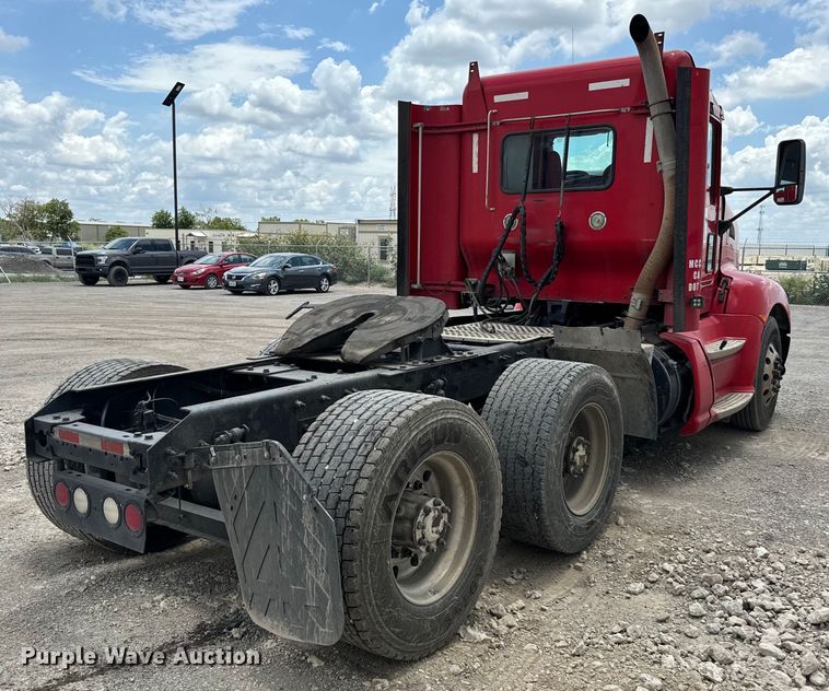 image for item NQ9620 2014 Kenworth T660 semi truck