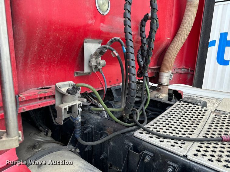 image for item NQ9620 2014 Kenworth T660 semi truck