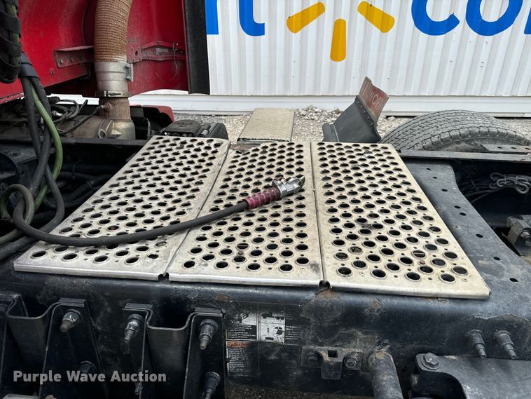 image for item NQ9620 2014 Kenworth T660 semi truck