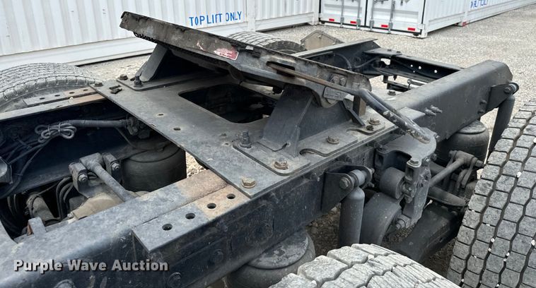 image for item NQ9620 2014 Kenworth T660 semi truck