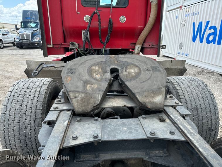 image for item NQ9620 2014 Kenworth T660 semi truck