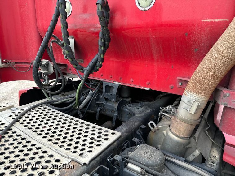 image for item NQ9620 2014 Kenworth T660 semi truck