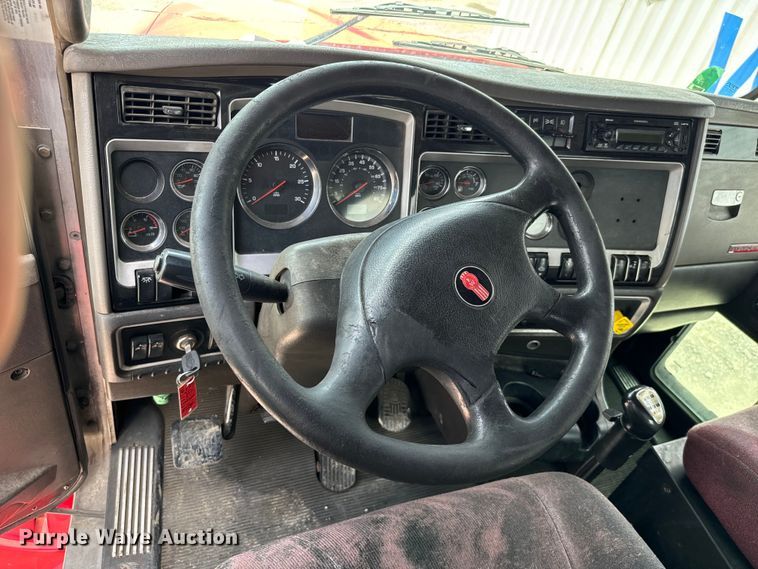 image for item NQ9620 2014 Kenworth T660 semi truck