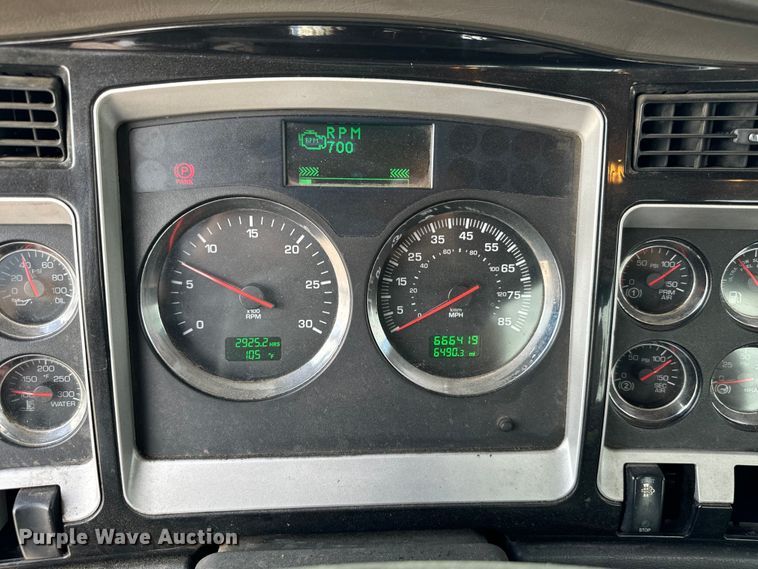 image for item NQ9620 2014 Kenworth T660 semi truck