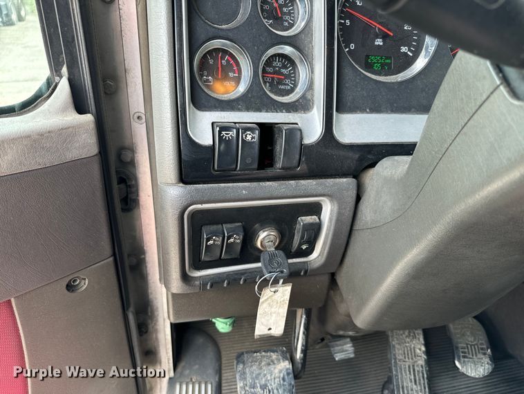 image for item NQ9620 2014 Kenworth T660 semi truck