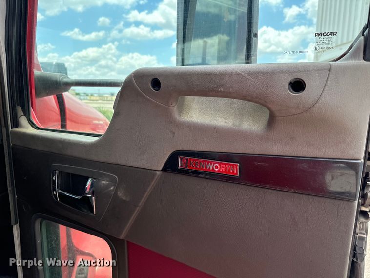 image for item NQ9620 2014 Kenworth T660 semi truck