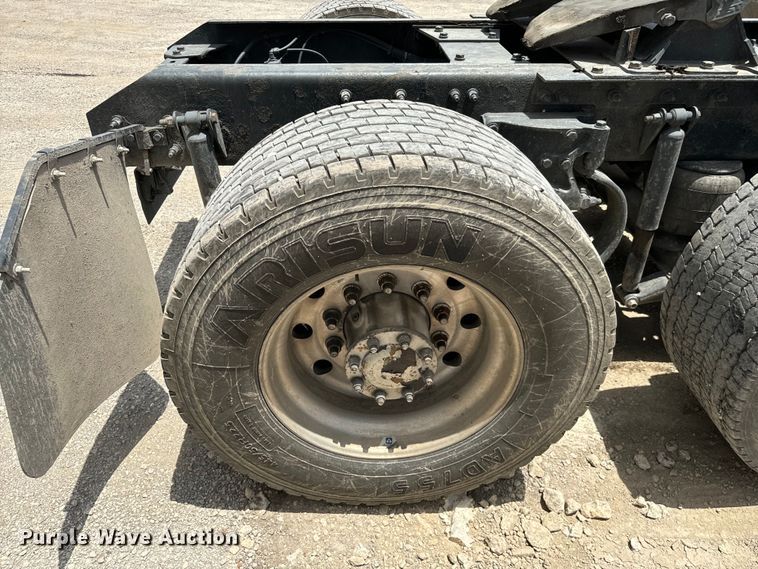 image for item NQ9620 2014 Kenworth T660 semi truck