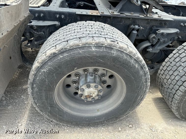 image for item NQ9620 2014 Kenworth T660 semi truck