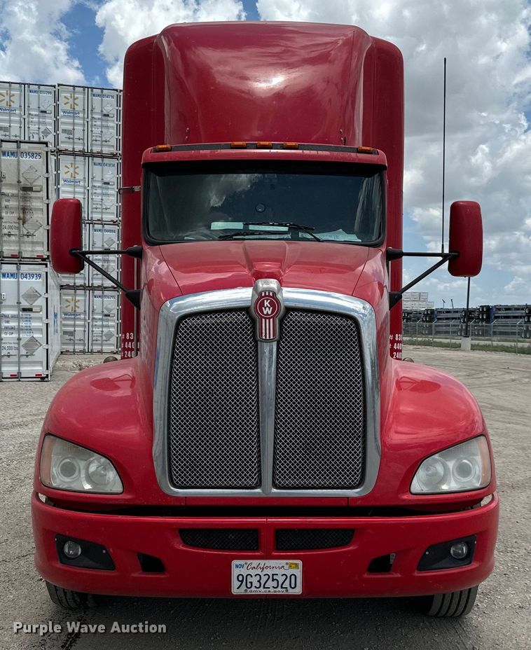 image for item NQ9621 2014 Kenworth T660 semi truck