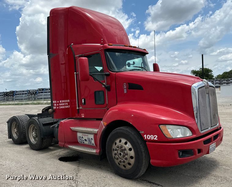 image for item NQ9621 2014 Kenworth T660 semi truck