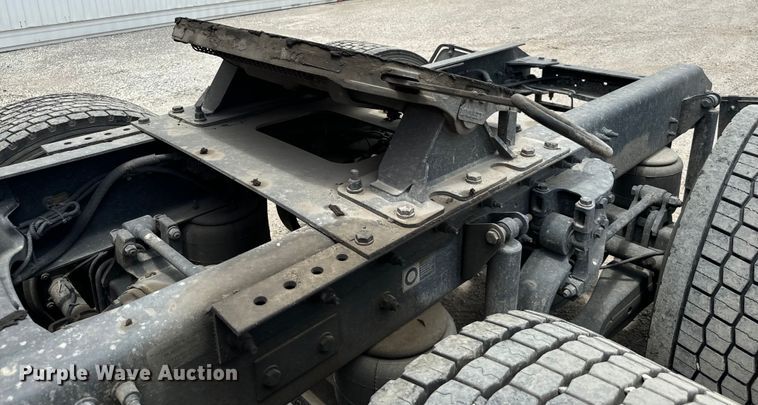 image for item NQ9621 2014 Kenworth T660 semi truck