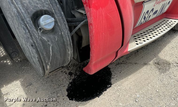 image for item NQ9621 2014 Kenworth T660 semi truck