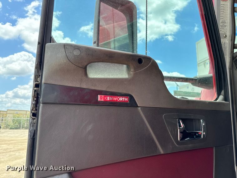 image for item NQ9621 2014 Kenworth T660 semi truck