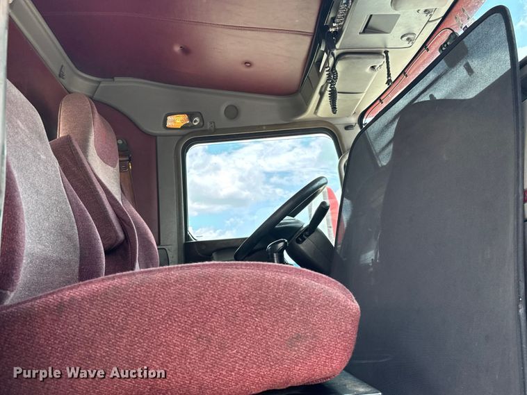 image for item NQ9621 2014 Kenworth T660 semi truck