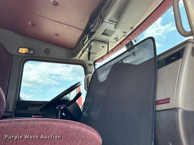 image for item NQ9621 2014 Kenworth T660 semi truck