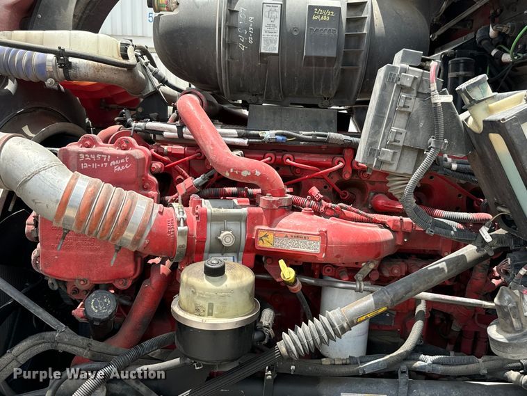 image for item NQ9621 2014 Kenworth T660 semi truck