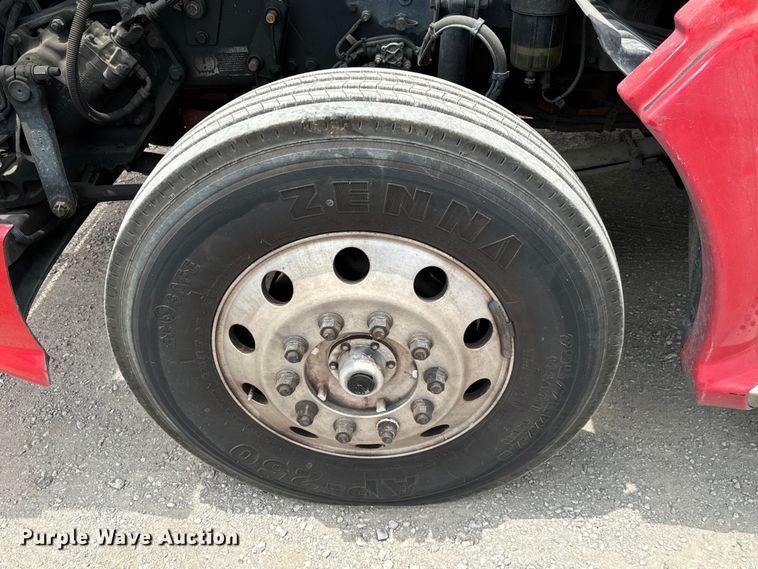 image for item NQ9621 2014 Kenworth T660 semi truck