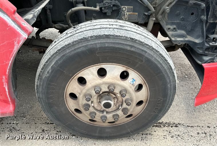 image for item NQ9621 2014 Kenworth T660 semi truck