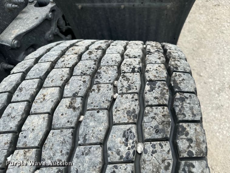 image for item NQ9621 2014 Kenworth T660 semi truck