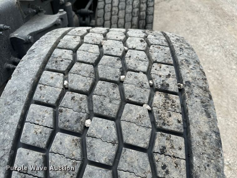 image for item NQ9621 2014 Kenworth T660 semi truck