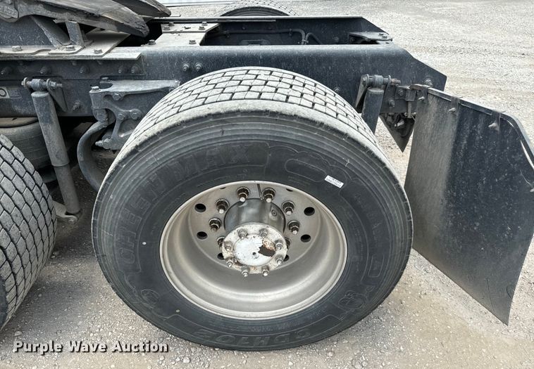 image for item NQ9621 2014 Kenworth T660 semi truck