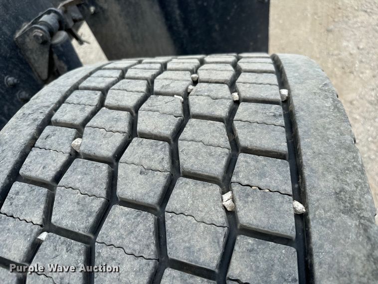 image for item NQ9621 2014 Kenworth T660 semi truck