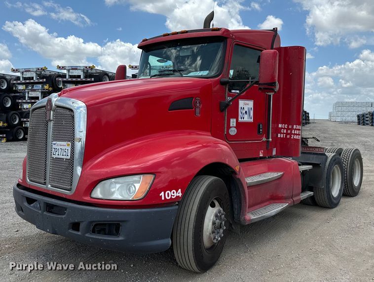 image for item NQ9622 2014 Kenworth T660 semi truck