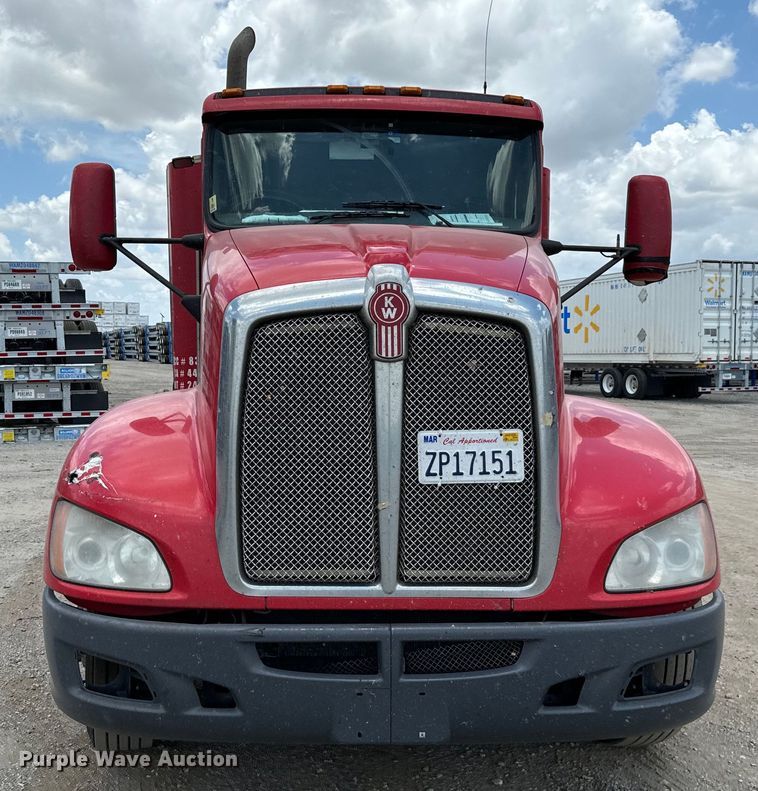 image for item NQ9622 2014 Kenworth T660 semi truck