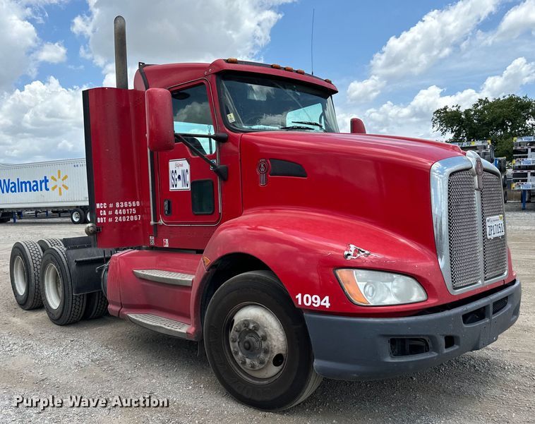 image for item NQ9622 2014 Kenworth T660 semi truck