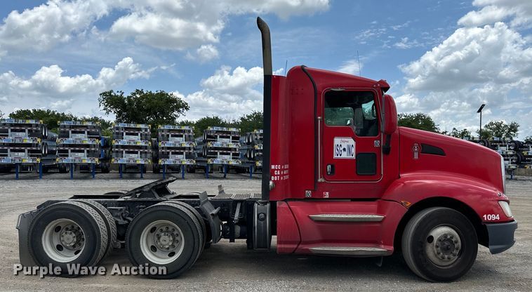 image for item NQ9622 2014 Kenworth T660 semi truck