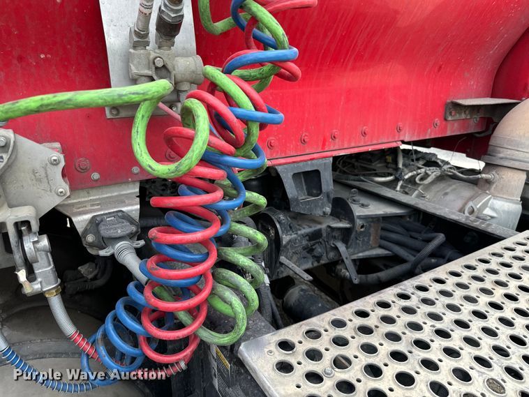 image for item NQ9622 2014 Kenworth T660 semi truck