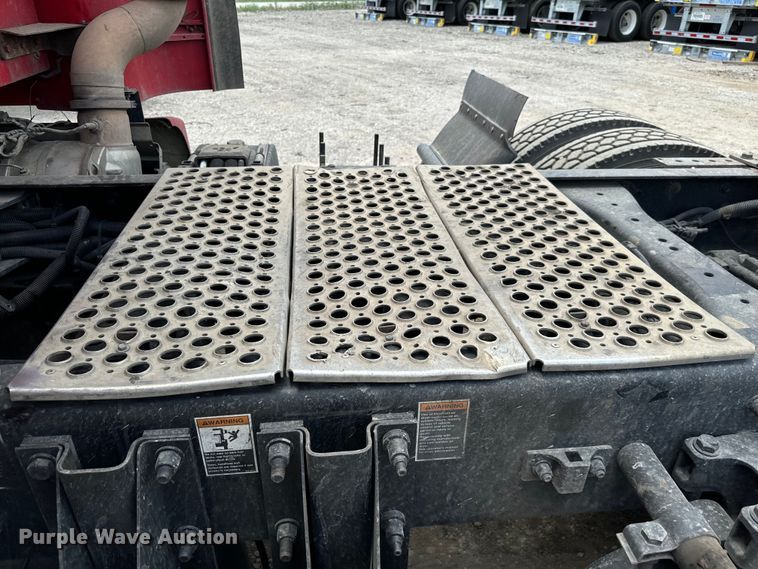 image for item NQ9622 2014 Kenworth T660 semi truck