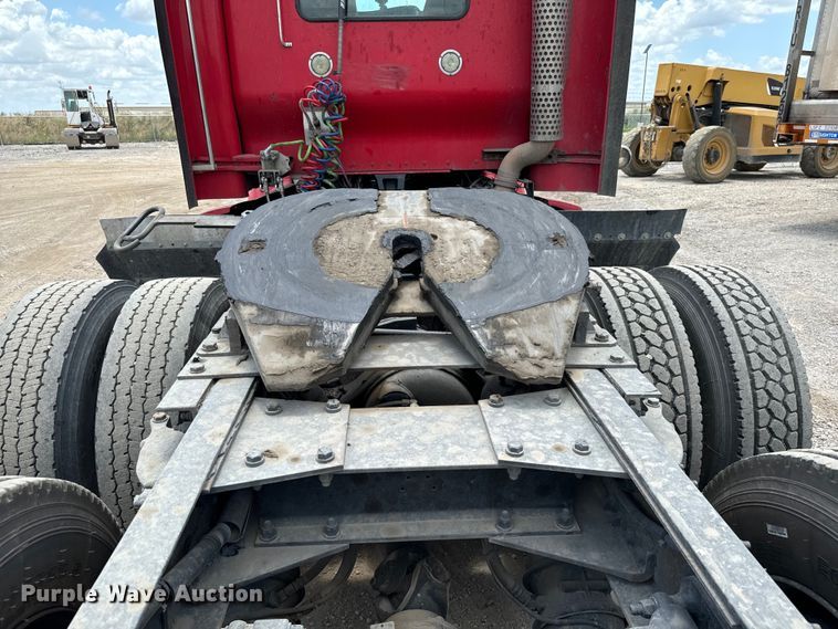 image for item NQ9622 2014 Kenworth T660 semi truck