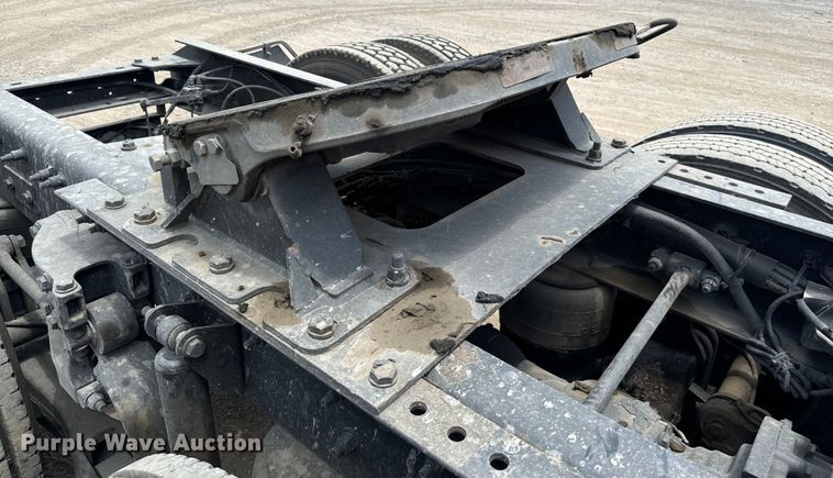 image for item NQ9622 2014 Kenworth T660 semi truck