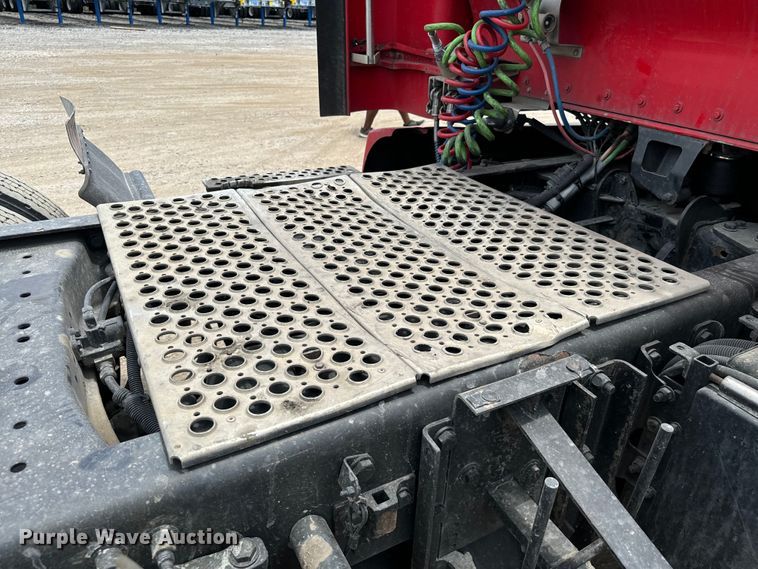 image for item NQ9622 2014 Kenworth T660 semi truck