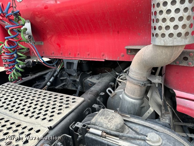 image for item NQ9622 2014 Kenworth T660 semi truck