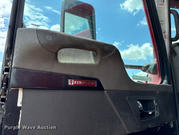 image for item NQ9622 2014 Kenworth T660 semi truck