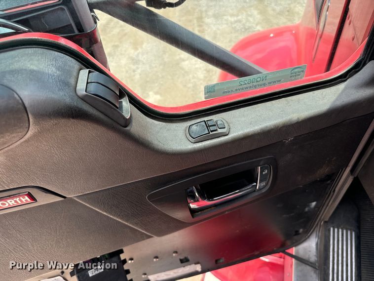 image for item NQ9622 2014 Kenworth T660 semi truck