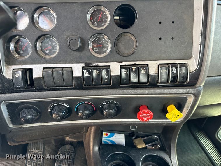 image for item NQ9622 2014 Kenworth T660 semi truck