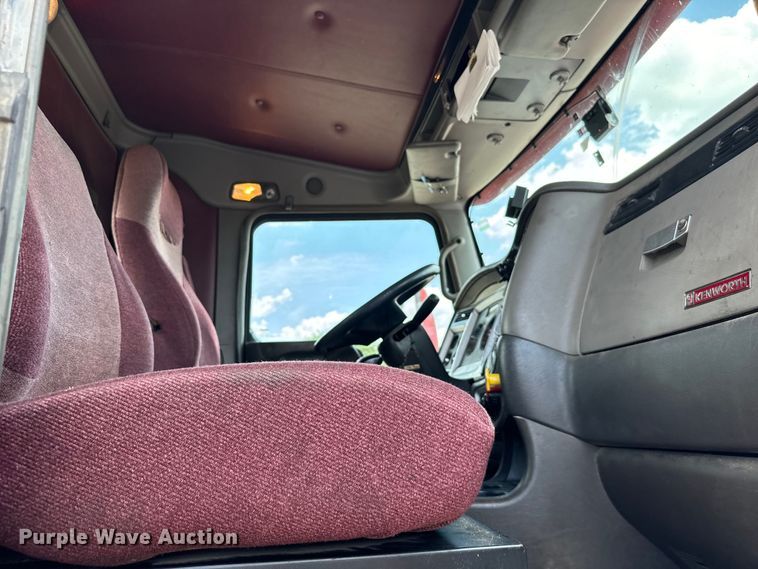 image for item NQ9622 2014 Kenworth T660 semi truck